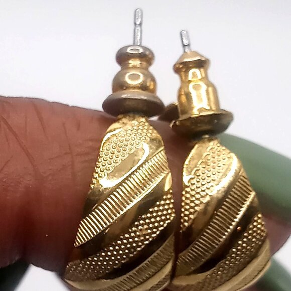 Vintage Gold Tone Textured Design Hoop Earrings Secure Screw Back Closure 0.75" - Picture 3 of 8